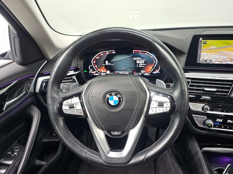 2020 BMW 5 Series 530i Luxury Plus photo 13