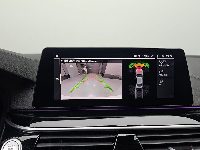2020 BMW 5 Series 530i Luxury Plus photo 16