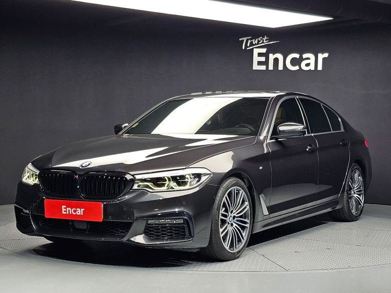 2019 BMW 5 Series 530i M Sport Package Plus photo 1