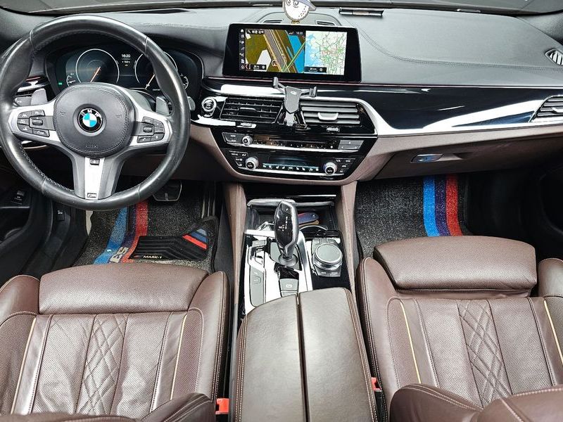 2019 BMW 5 Series 530i M Sport Package Plus photo 7