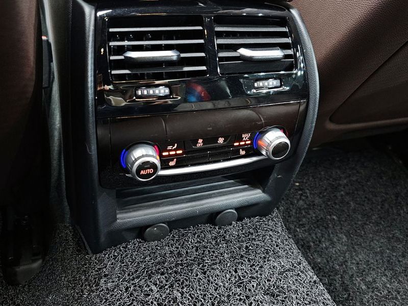 2019 BMW 5 Series 530i M Sport Package Plus photo 17