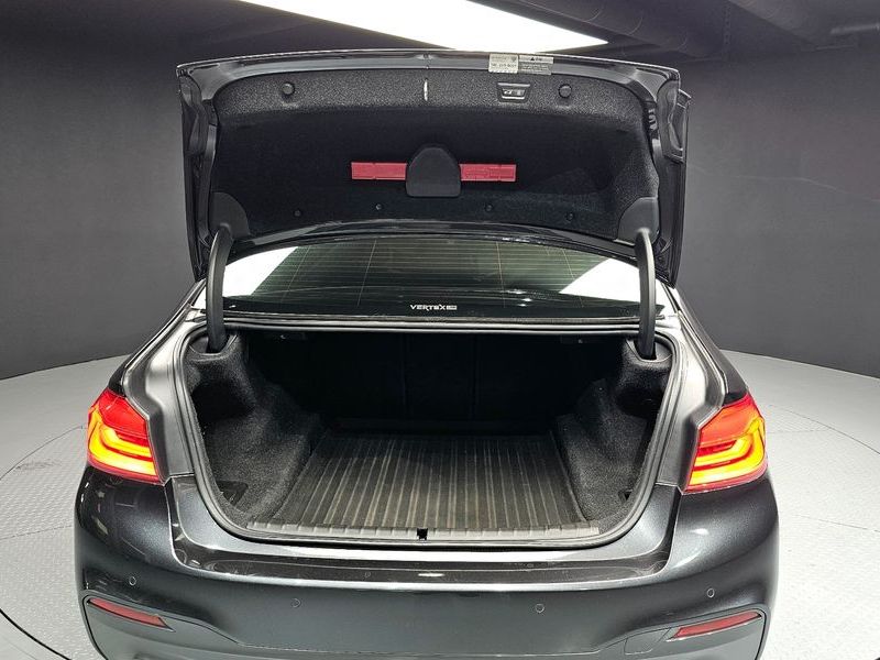 2019 BMW 5 Series 530i M Sport Package Plus photo 20