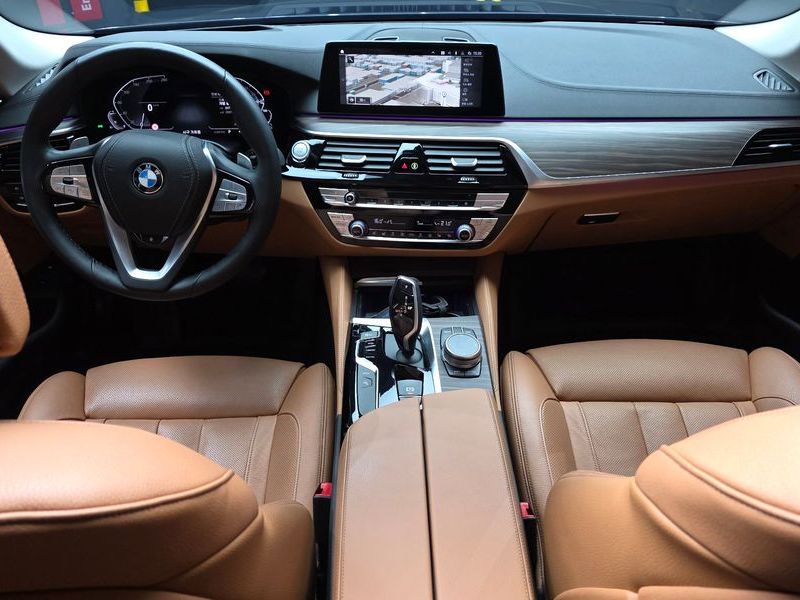 2020 BMW 5 Series 530e Luxury photo 7