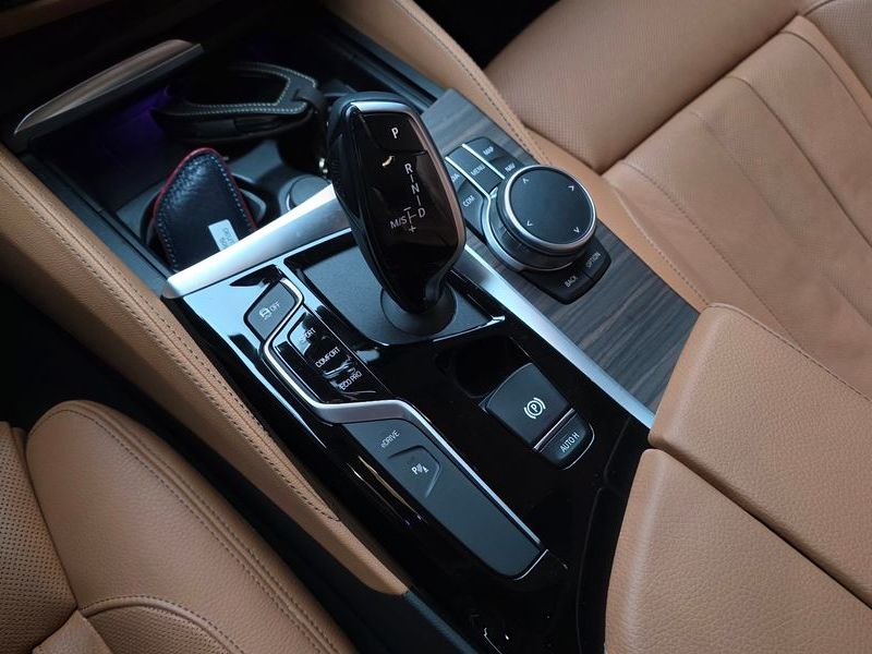 2020 BMW 5 Series 530e Luxury photo 9