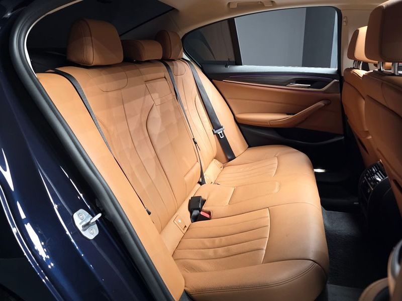 2020 BMW 5 Series 530e Luxury photo 12