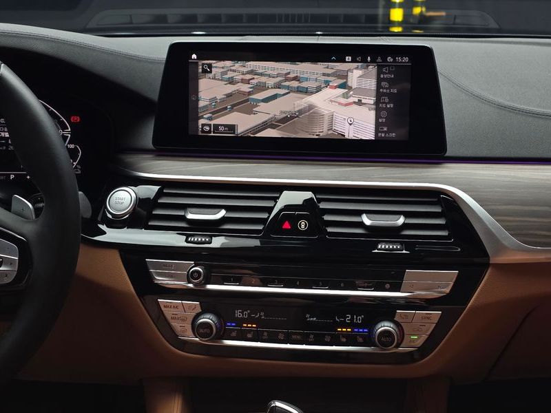 2020 BMW 5 Series 530e Luxury photo 15