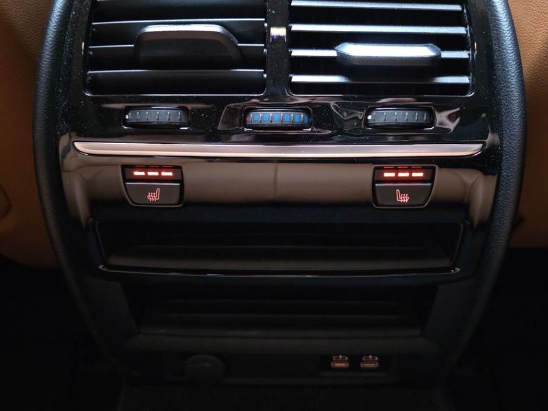 2020 BMW 5 Series 530e Luxury photo 19