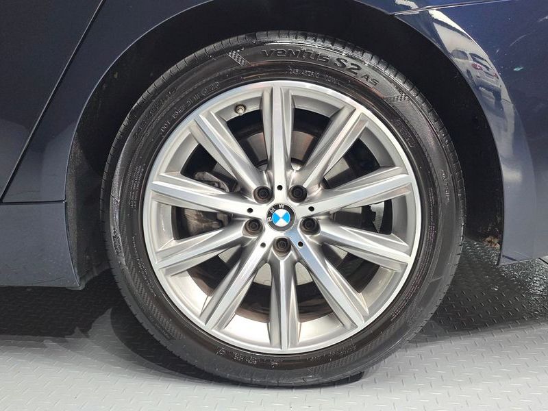 2020 BMW 5 Series 530e Luxury photo 21
