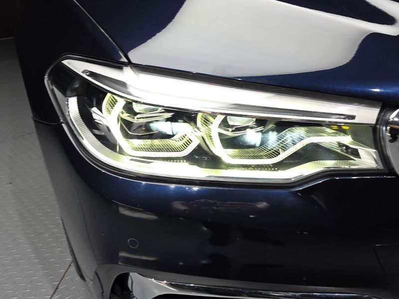 2020 BMW 5 Series 530e Luxury photo 22