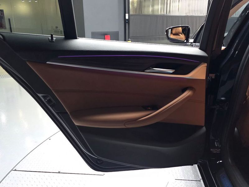 2020 BMW 5 Series 530e Luxury photo 25