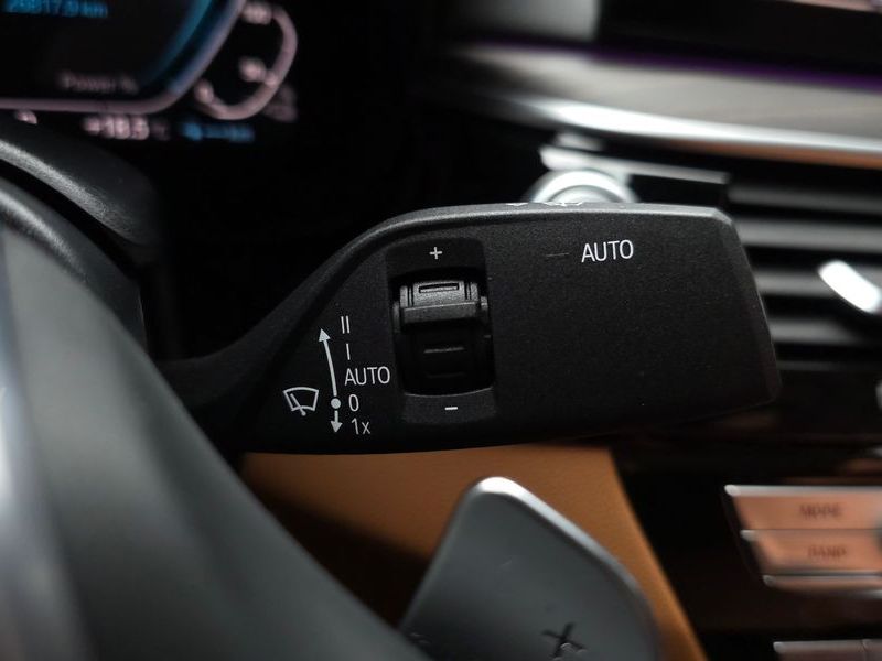 2020 BMW 5 Series 530e Luxury photo 28