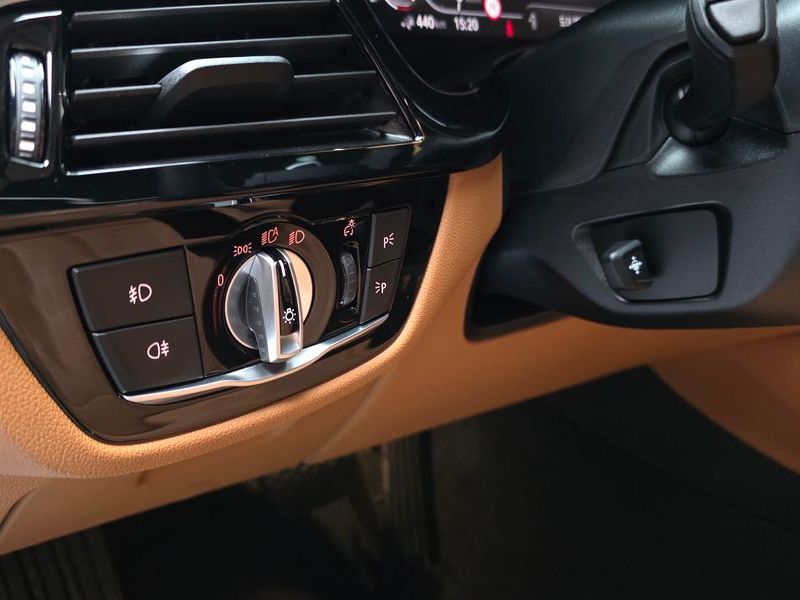 2020 BMW 5 Series 530e Luxury photo 30