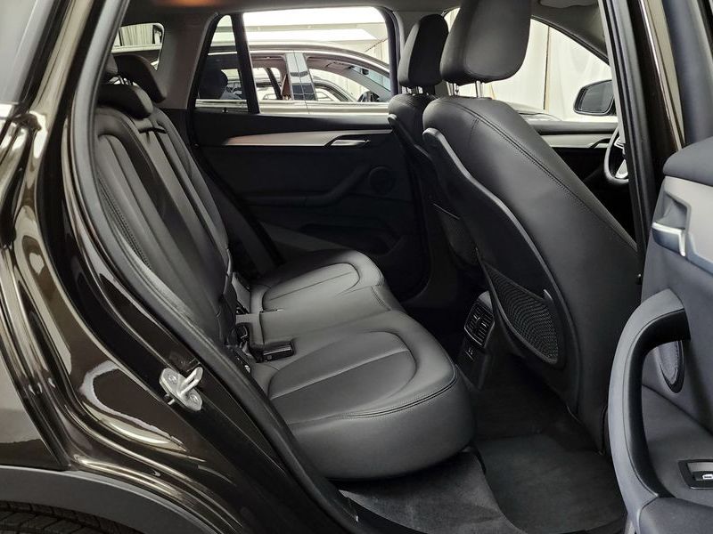 2020 BMW X1 xDrive 20i Advantage photo 12