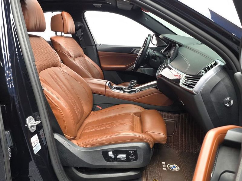 2021 BMW X6 M50i photo 11