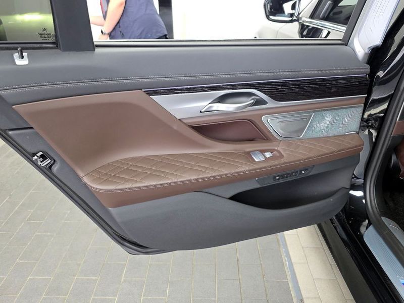 2022 BMW 7 Series 730Ld xDrive M Sport photo 25