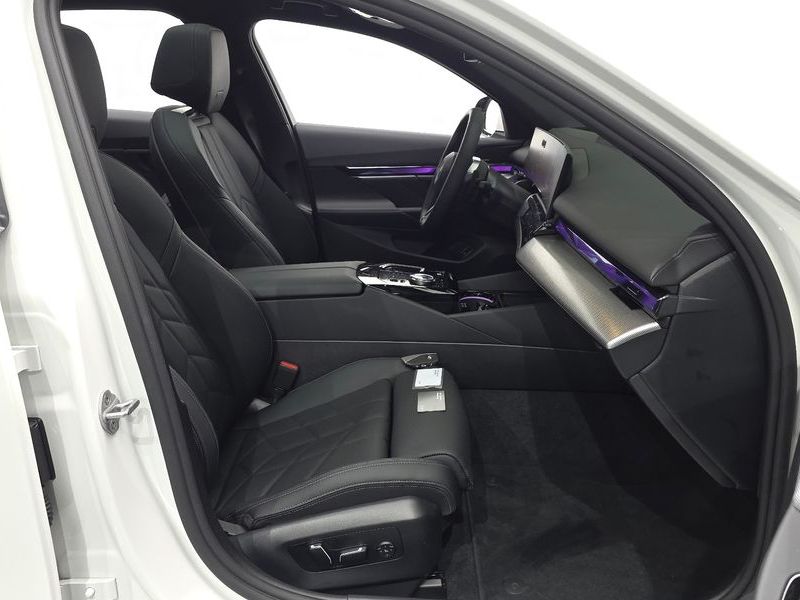 2026 BMW 5 Series 520i M Sport photo 10