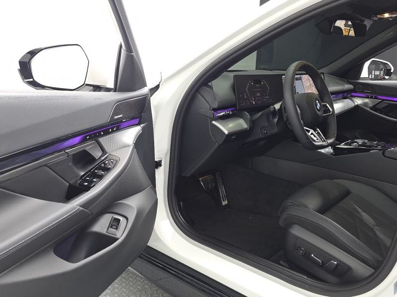 2026 BMW 5 Series 520i M Sport photo 11