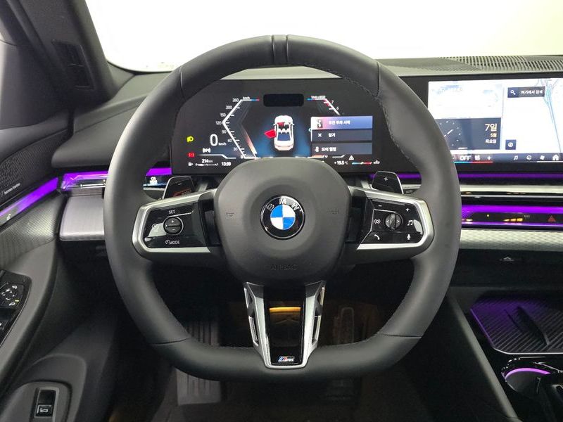 2026 BMW 5 Series 520i M Sport photo 13