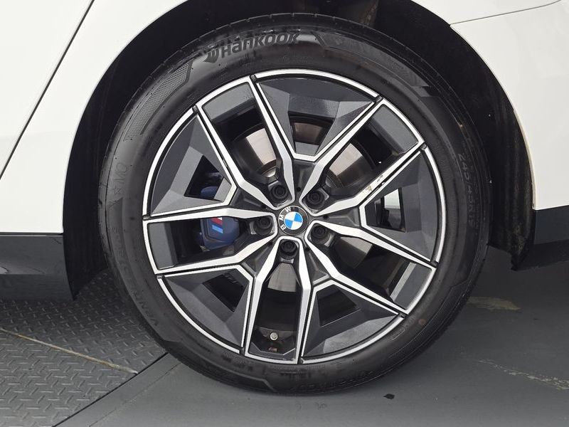 2026 BMW 5 Series 520i M Sport photo 21