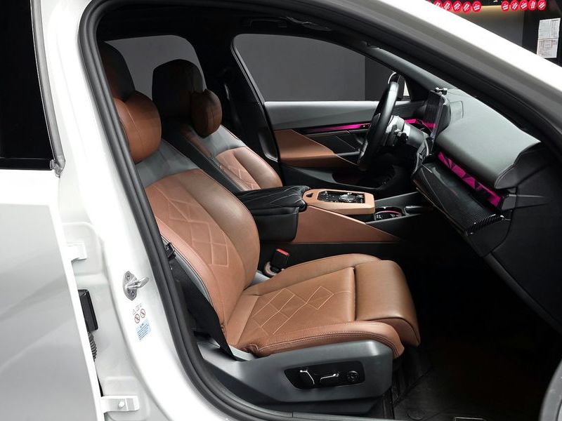 2024 BMW 5 Series 530i xDrive M Sport photo 11