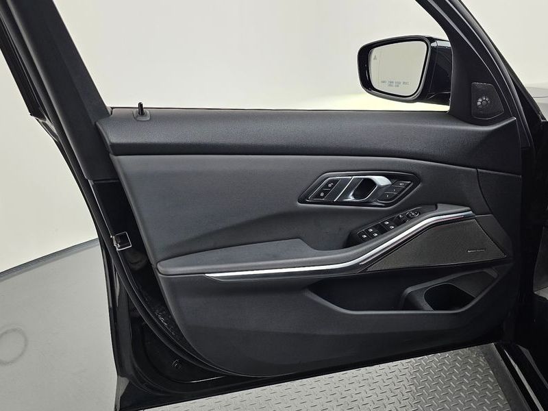 2019 BMW 3 Series 320d photo 24