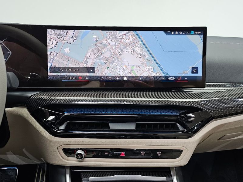 2025 BMW 3 Series M340i xDrive Touring Pro photo 14