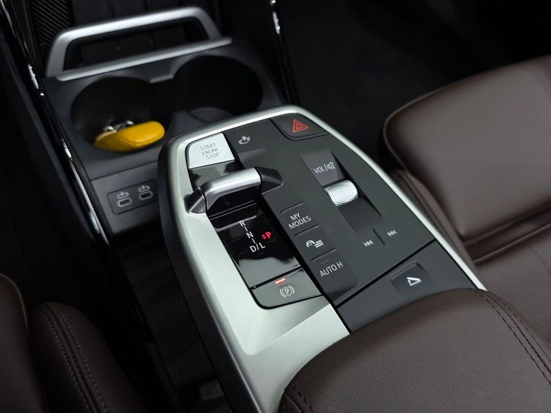 2025 BMW 2 Series 220i Luxury photo 9