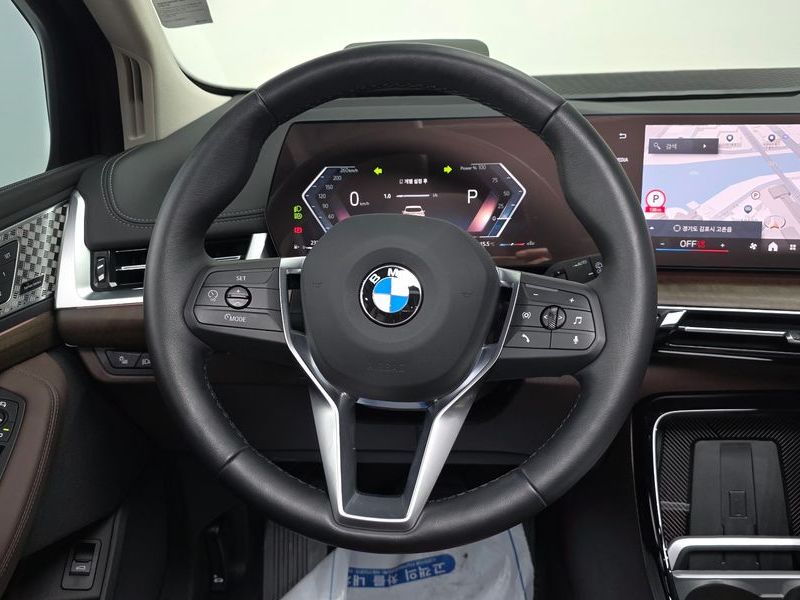 2025 BMW 2 Series 220i Luxury photo 13