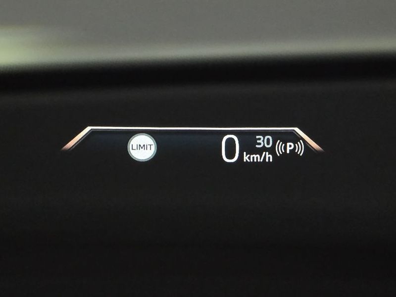 2025 BMW 2 Series 220i Luxury photo 17