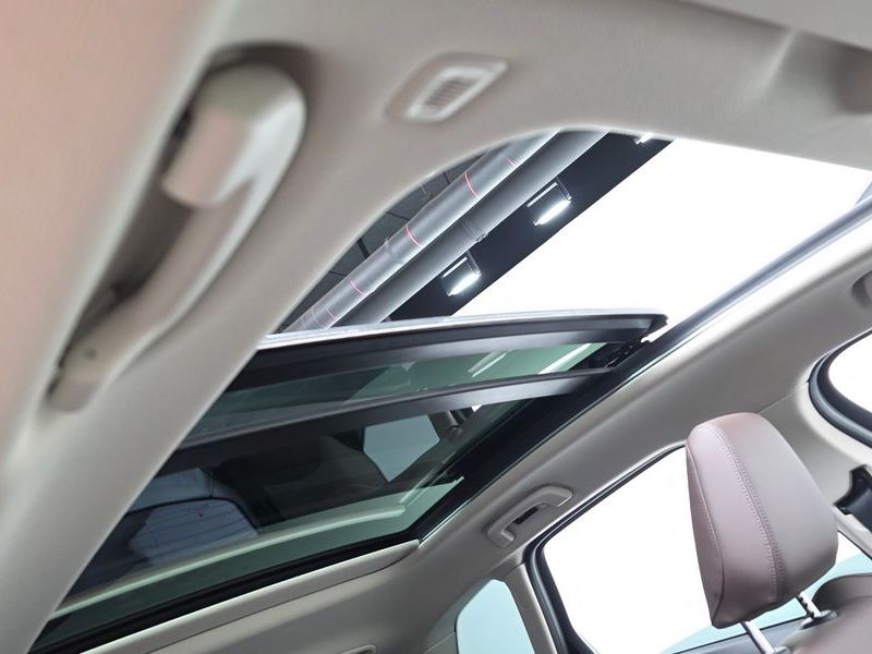 2025 BMW 2 Series 220i Luxury photo 18