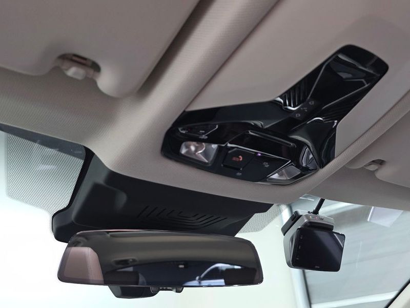 2025 BMW 2 Series 220i Luxury photo 19