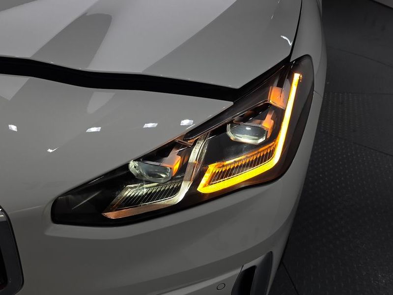 2025 BMW 2 Series 220i Luxury photo 22