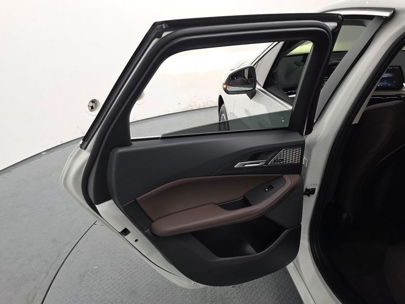 2025 BMW 2 Series 220i Luxury photo 25