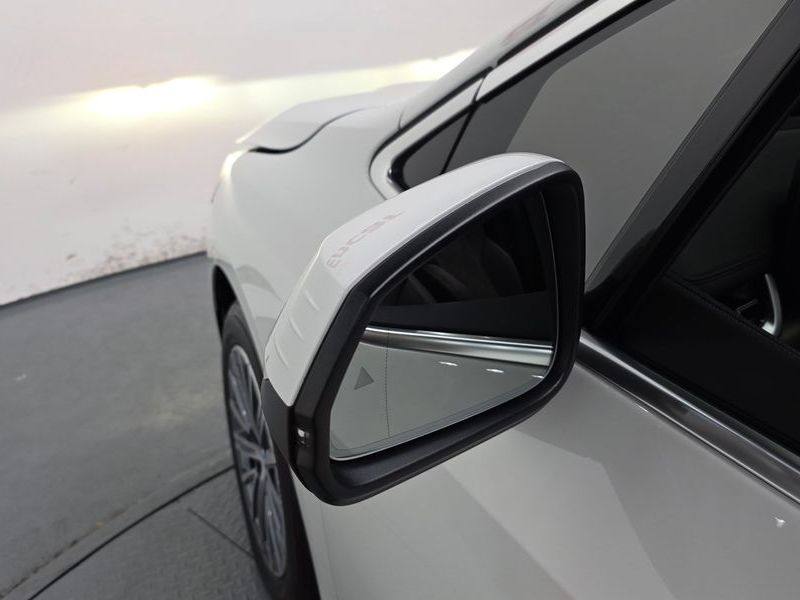 2025 BMW 2 Series 220i Luxury photo 27