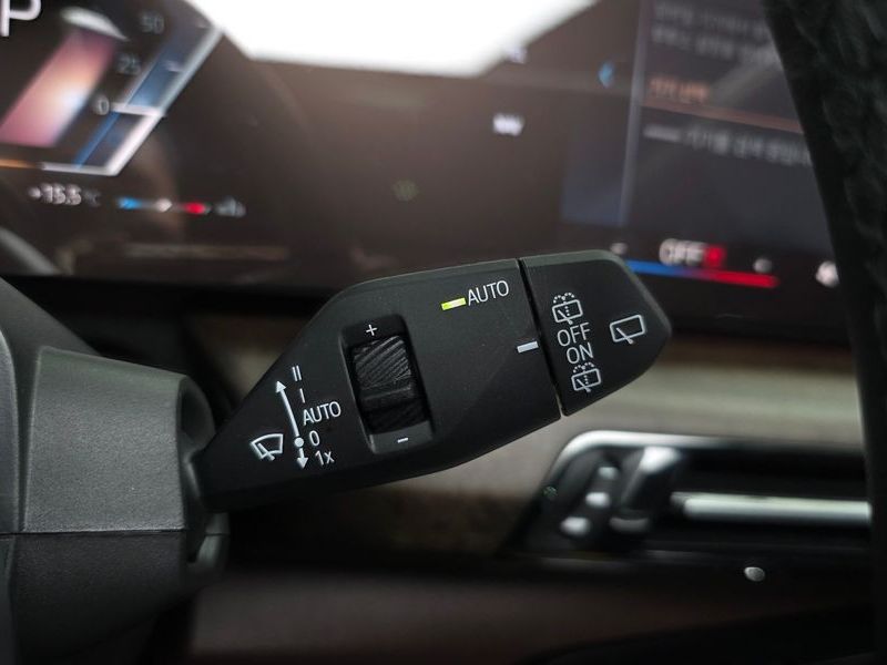 2025 BMW 2 Series 220i Luxury photo 29