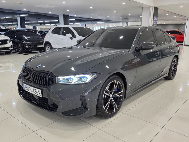 2025 BMW 3 Series 320i M Sport photo 1
