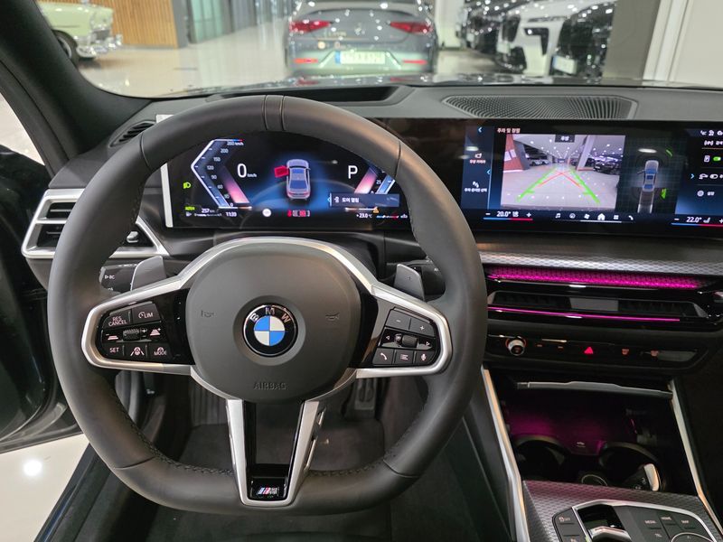 2025 BMW 3 Series 320i M Sport photo 7