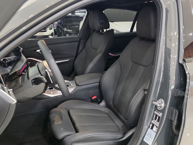2025 BMW 3 Series 320i M Sport photo 10
