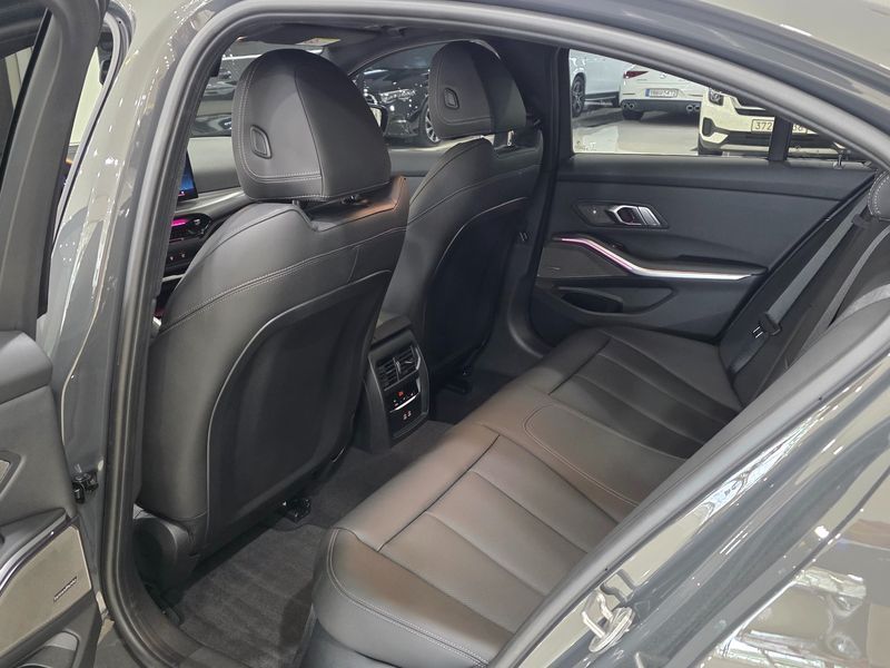 2025 BMW 3 Series 320i M Sport photo 12