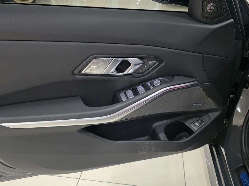 2025 BMW 3 Series 320i M Sport photo 14