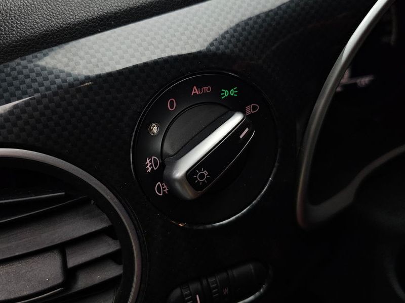 2013 Volkswagen Beetle 2.0 TDI Premium 3rd photo 18