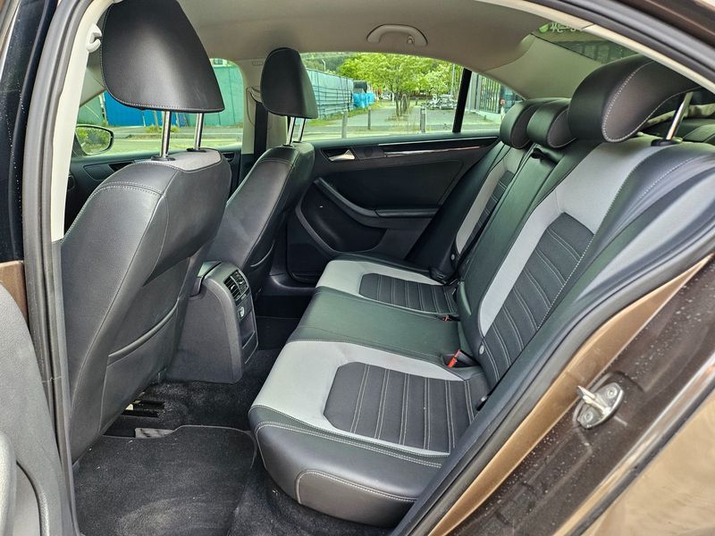 2015 Volkswagen Jetta 2.0 TDI BlueMotion 6th photo 10