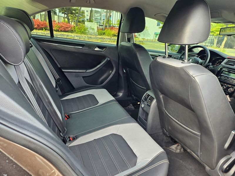 2015 Volkswagen Jetta 2.0 TDI BlueMotion 6th photo 13