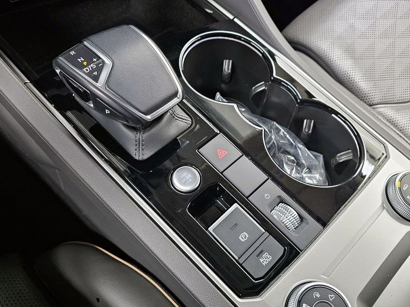 2021 Volkswagen Touareg 3.0 TDI Prestige photo 9