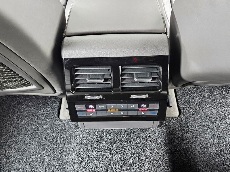 2021 Volkswagen Touareg 3.0 TDI Prestige photo 18