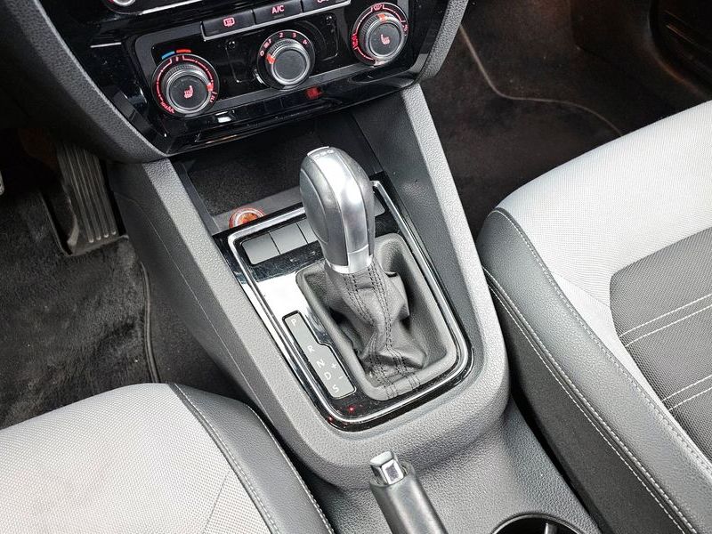 2015 Volkswagen Jetta 2.0 TDI BlueMotion 6th photo 9