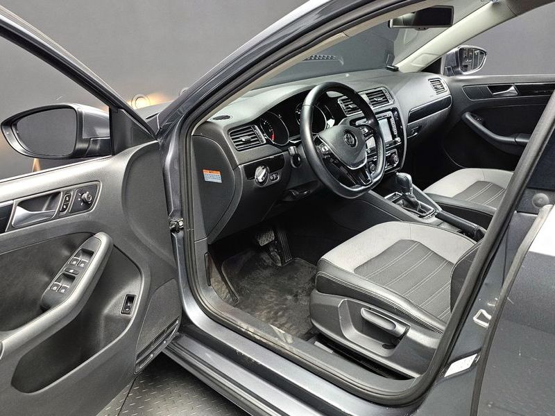 2015 Volkswagen Jetta 2.0 TDI BlueMotion 6th photo 11