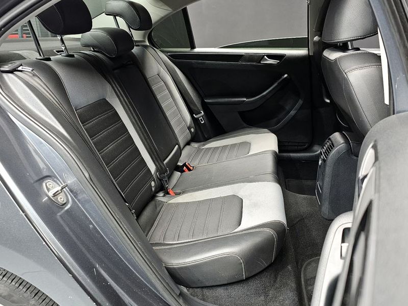 2015 Volkswagen Jetta 2.0 TDI BlueMotion 6th photo 12