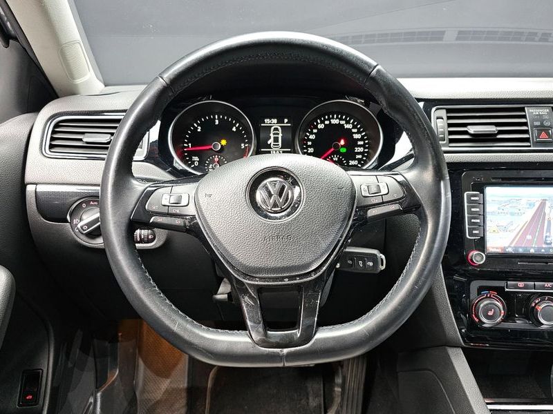 2015 Volkswagen Jetta 2.0 TDI BlueMotion 6th photo 13