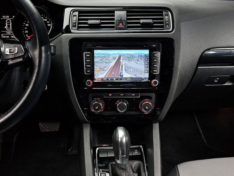 2015 Volkswagen Jetta 2.0 TDI BlueMotion 6th photo 14